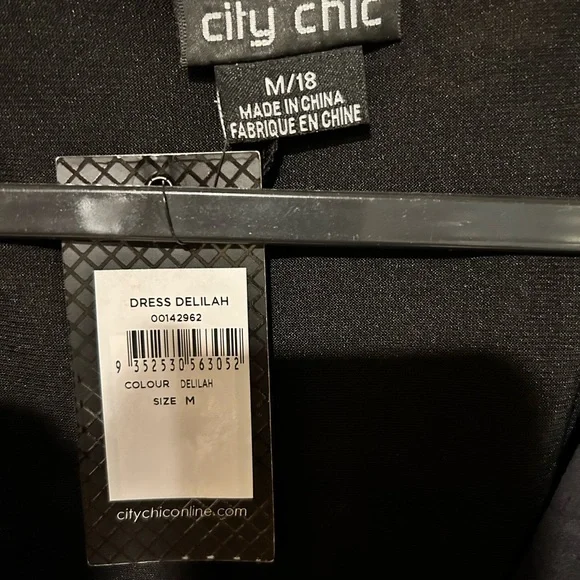 Floral dress by City Chic size 18, new with tags - Picture 3 of 4